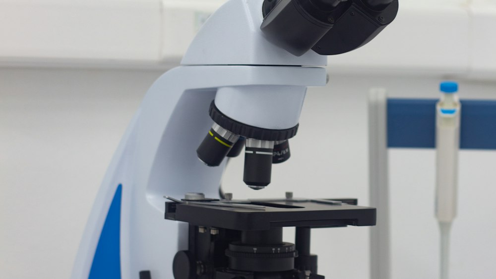 Microscópio de laboratório para diagnóstico